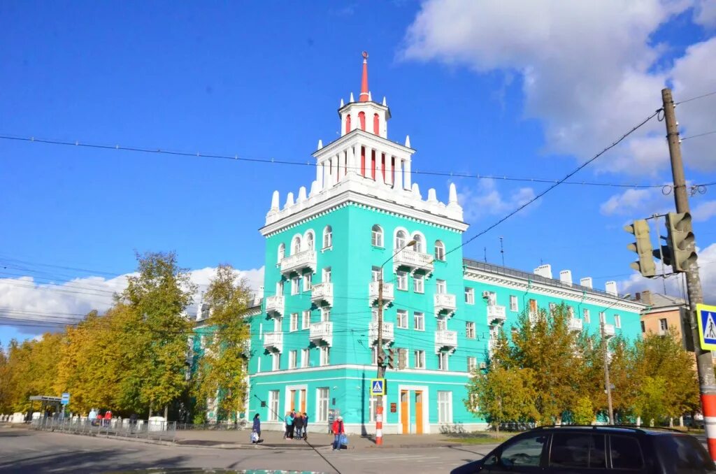 Дзержинск нижегород обл. Дом со шпилем в Дзержинске Нижегородской области. Достопримечательности Дзержинска Нижегородской. Достопримечательности города Дзержинска Нижегородской области. Доспромичательности Дзержинска.