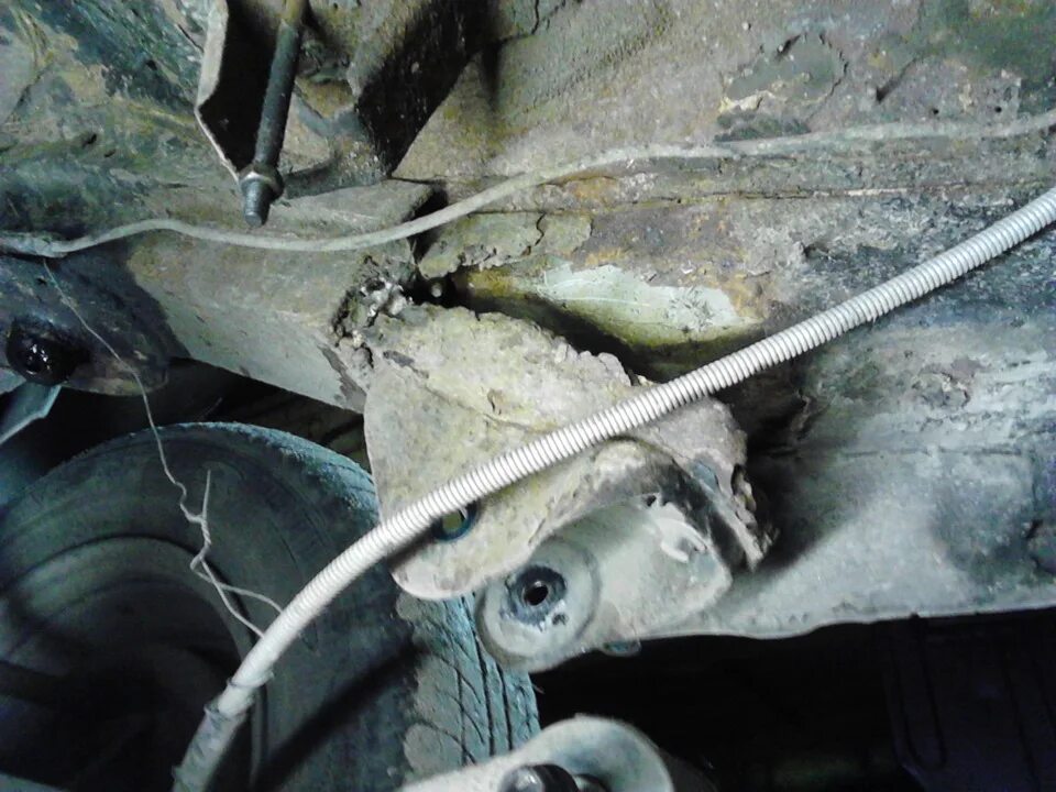 Вырвало балку. Вырвало балку ваз 2106. Вырвало балку. Гайки крепления балки ваз 2107. Вырвало балку ваз 2114.