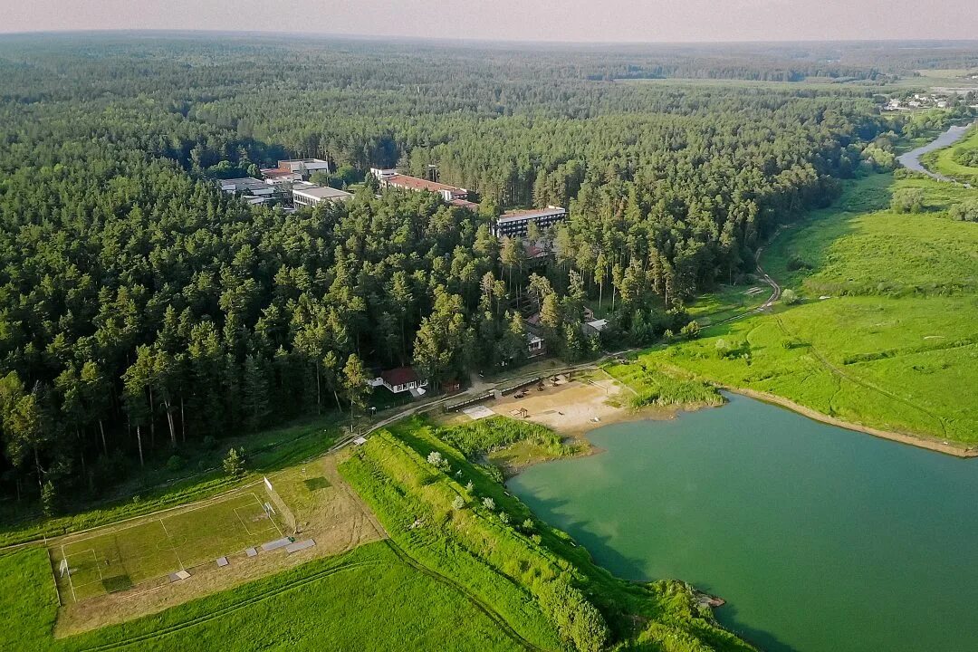 Г жуковский калужской области. Калуга Яхонты Таруса. Отель Яхонты Таруса Калужская область. Парк-отель Яхонты Таруса 4*. Яхонты заповедник Таруса.