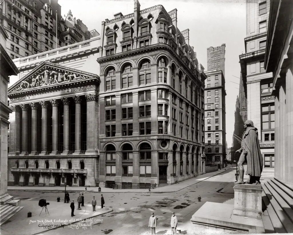 Архитектура начало 21 века. Нью-Йорк здание Уолл стрит. Нью-Йорк 19 век Уолл стрит. Фондовая биржа Нью-Йорк 19 век. Здание Нью-йоркской фондовой биржи.