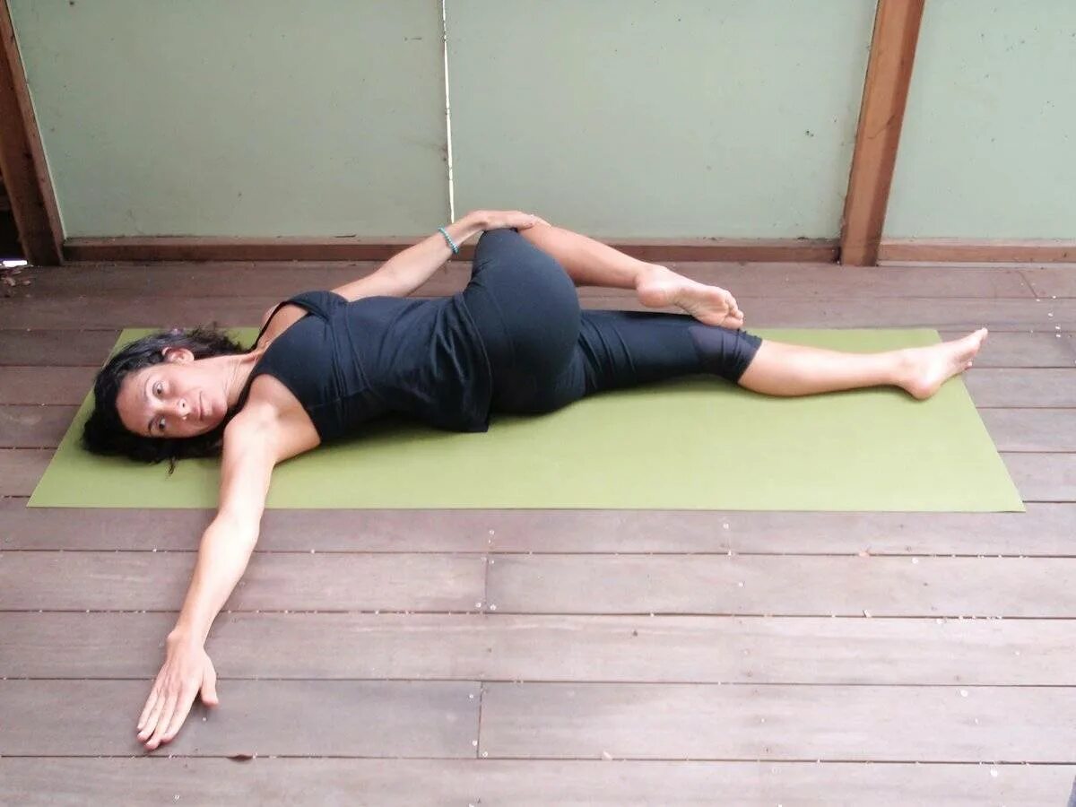Удивительно занятие лежать на спине. Расслабление. Расслабление позвоночника. Йога для пояснично-крестцового отдела. Лечебная йога для позвоночника.