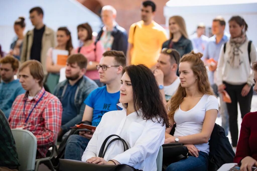 Найти работу молодежи. Трудоустройство молодежи. работодатель и молодёжь. занятость молодежи. стажировка молодых специалистов.
