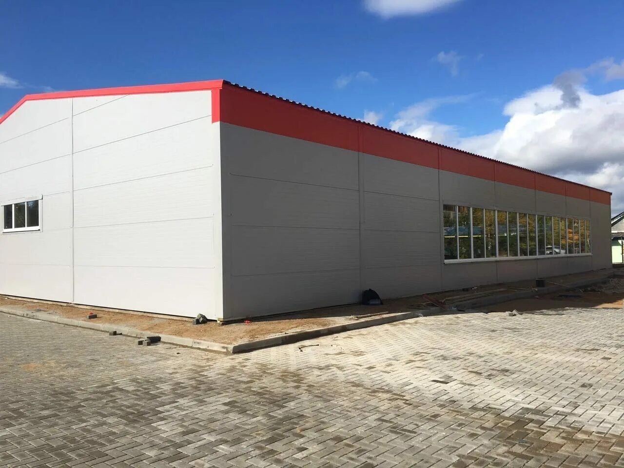 Sandwich panel angar. Здание из сэндвич панелей 7024. Сэндвич панели здания. Промышленное здание панельное сэндвич. Из сэндвич панелей ral 7004.