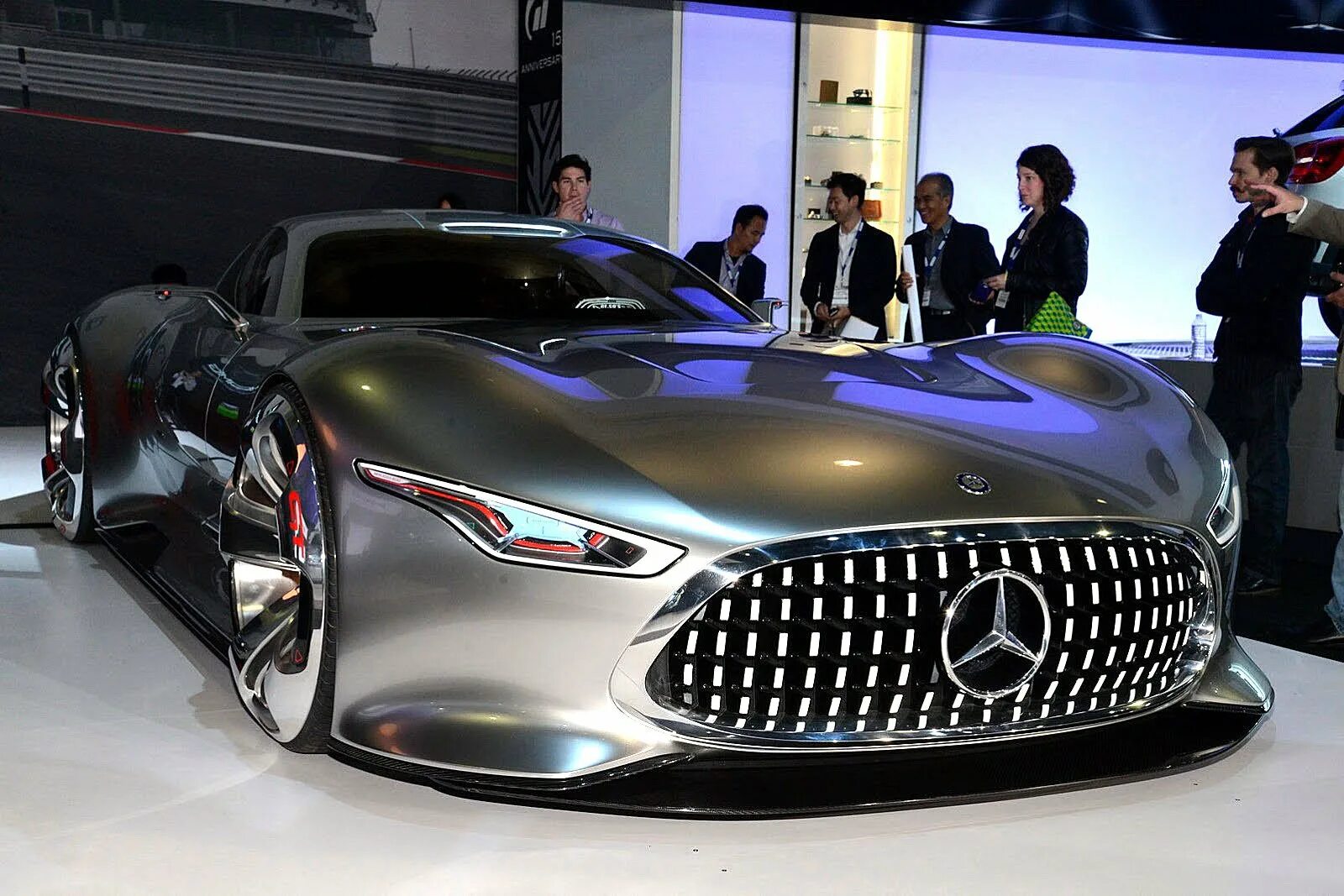 Дорогой мерс. Mercedes-Benz AMG Vision Gran Turismo. Мерседес 2020 Benz Vision. 2013 Mercedes-Benz AMG Vision Gran Turismo Concept. Мерседес AMG Vision Gran Turismo Брюс Уэйн.