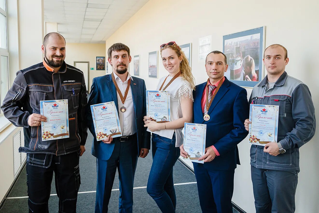 форма сотрудников перекрестка. эфко управляющая компания. апрель отзывы сотрудников. апрель отзывы сотрудников. экостандарт технические решения.