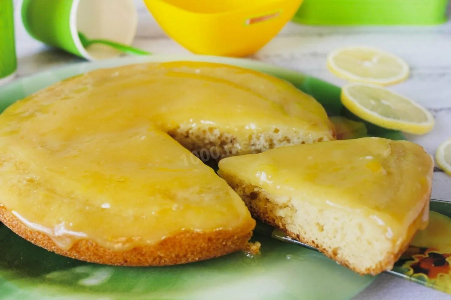 Манник на кефире. Оладьи на скорую руку. Выпечка из кислого молока. Что приготовить из кислого кефира. Оладьи из кефира пышные.