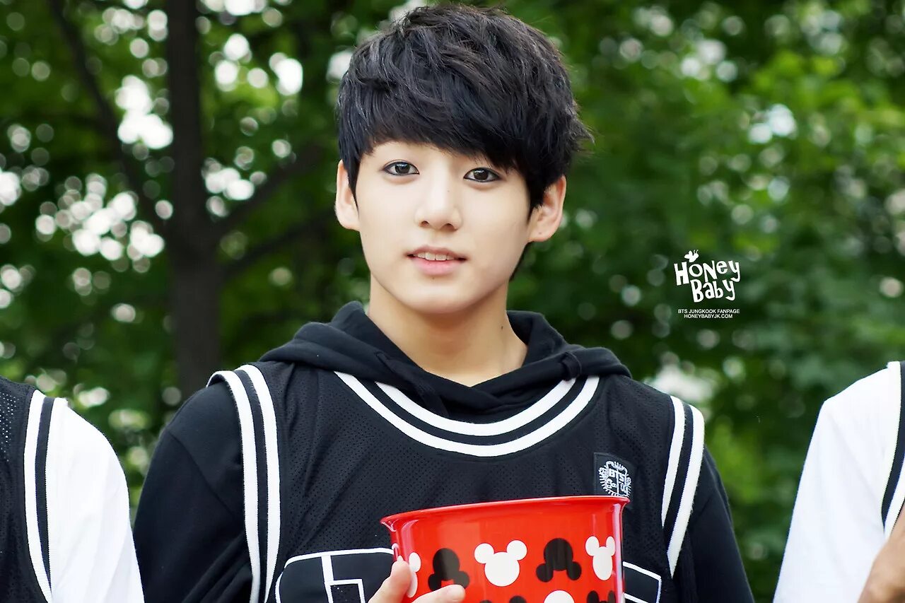 Bts jung kook. Чон джонгук. BTS Jungkook. Чон Чон Гук BTS. BTS Jungkook 2013.