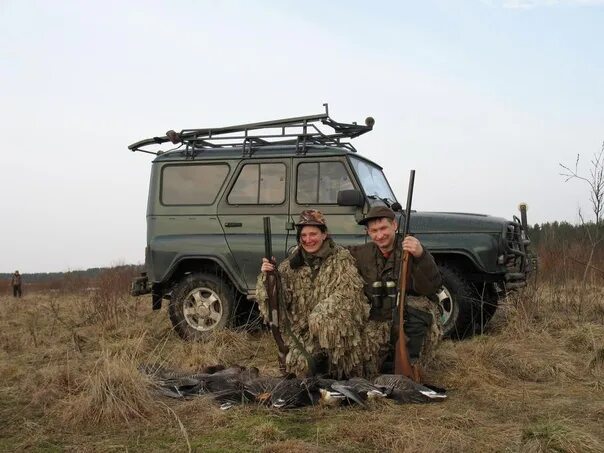 С какого числа открывается охота. Охота в Черногории. Охотничий азарт охотник. Охота в Амурской области на гуся.