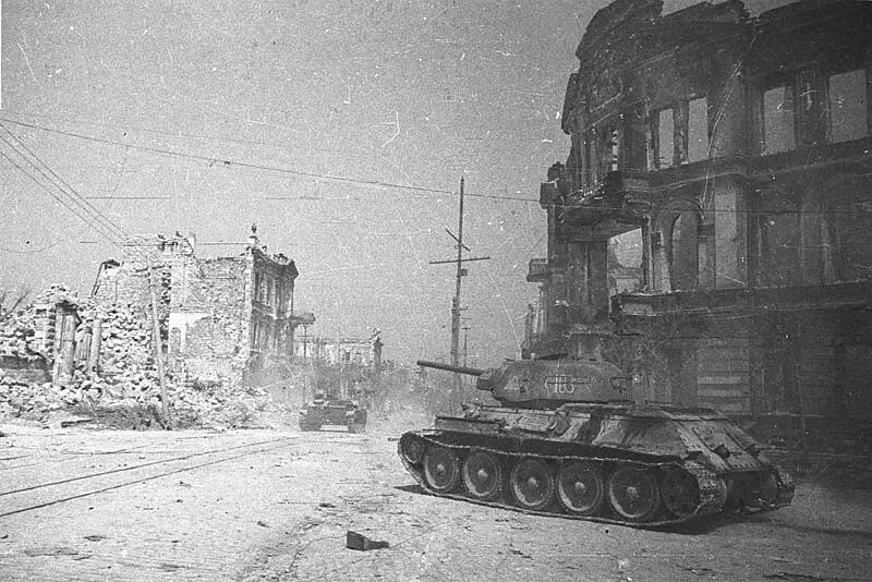 13 городов великой отечественной войны. Т 34 76 В Берлине. Т-34 В Берлине в 1945. Т-34 Сталинград. Т-35 В Берлине 1945.