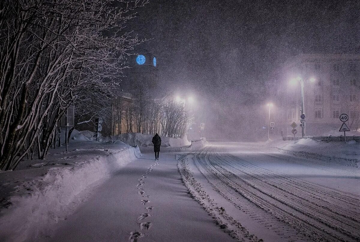 Метель в Кировске Мурманской области. Метель в городе. Зима в городе. Снегопад в городе. Ночью будет сильный снег