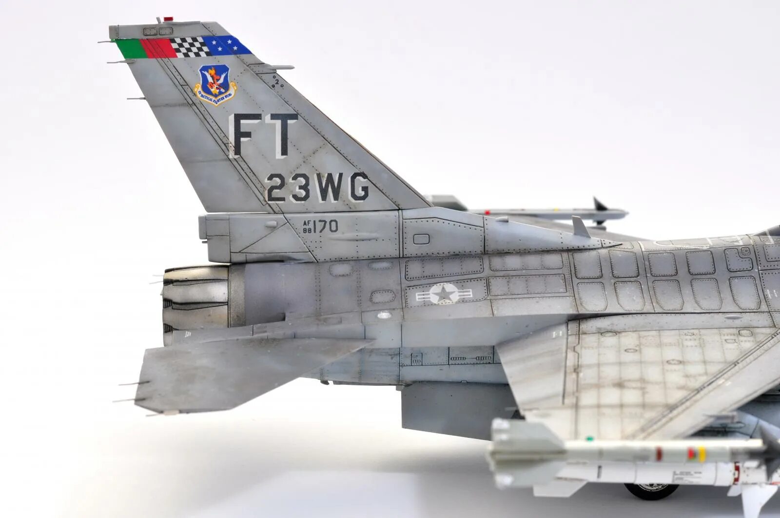 F 1 48. F-16c 1/48 Kinetic 48102. F-16mlu Kinetic 1/48. F-16 Kinetic 1/48. Модель f 16 1/48 от Кинетик.