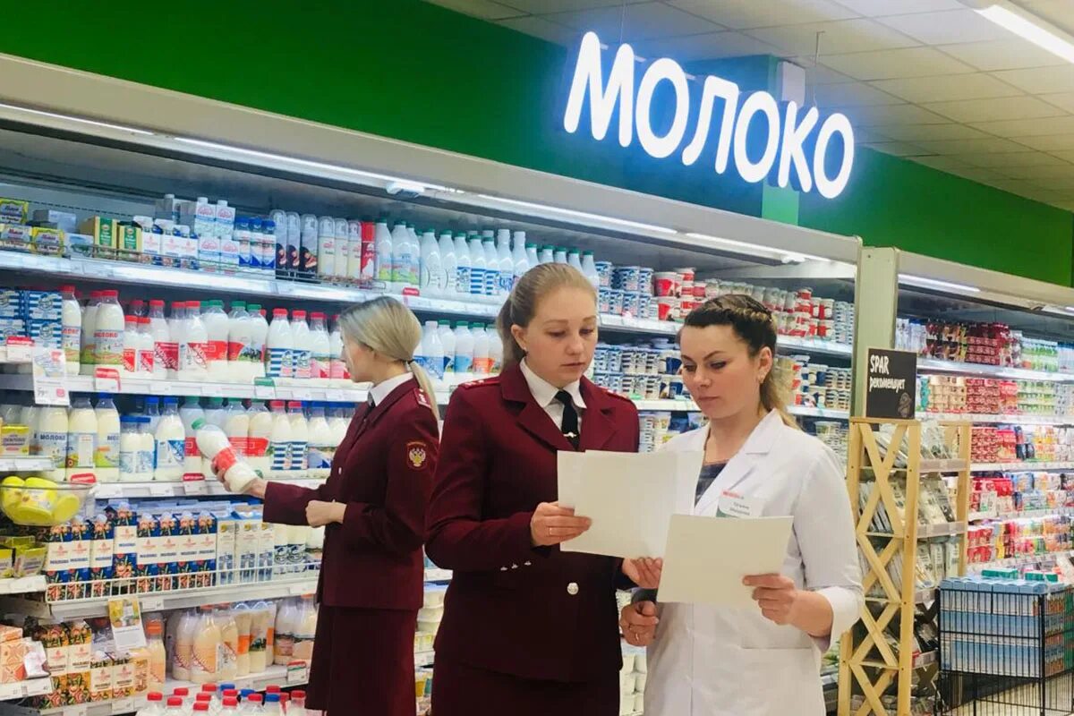 Санитария в магазине. Товаровед в магазине. Магазин проверенных товаров. Магазин магнит прилавок. Магазин проверенных товаров.