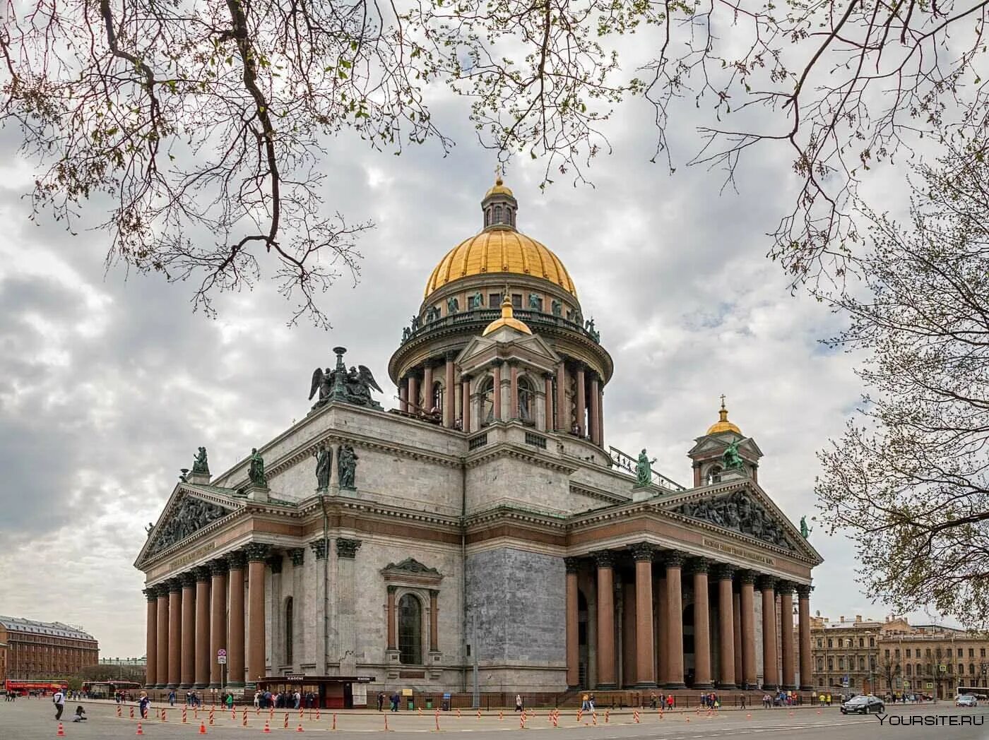 Исакиевский србор в Санк питербурге. Исаковскийсобор в Санкт-Петербурге.