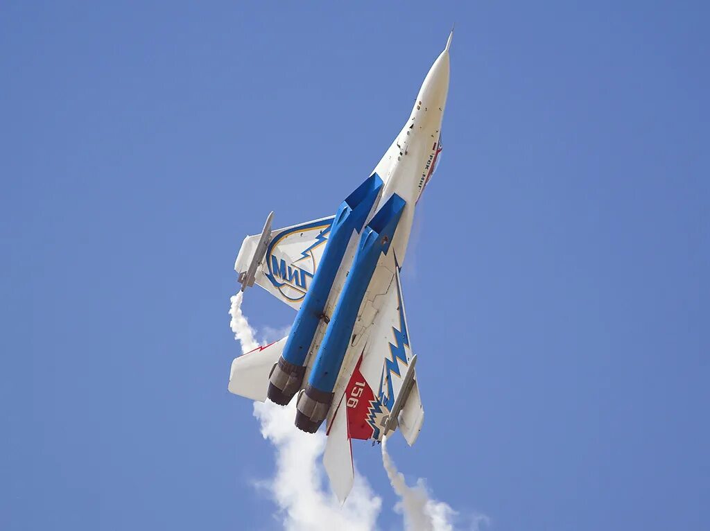 Миг овт в полете. Миг-29м/овт кабина. Миг 29 с отклоняемым вектором. Миг 29 овт высший пилотаж. Миг-29 овт сопла.