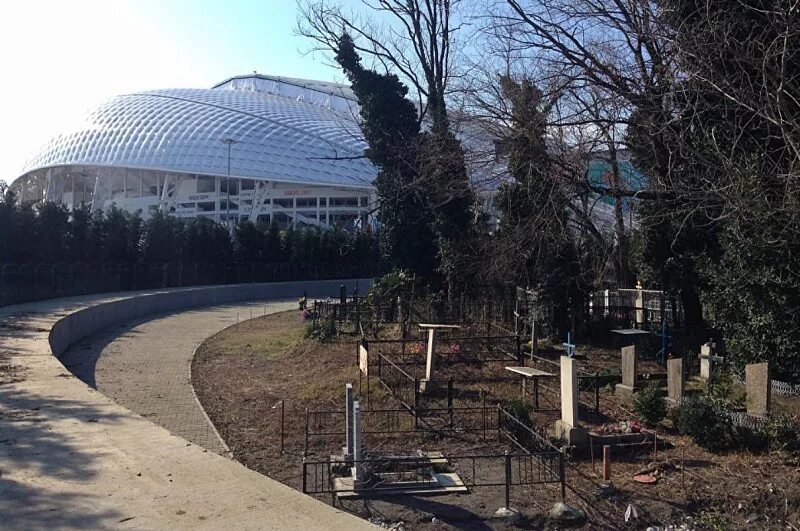 Кладбище в олимпийском парке. Олимпийский парк Сочи кладбище. Стаообрядческое крадбище в Олимпик парке Сочи. Старообрядческое кладбище в Олимпийском парке в Сочи. Кладбище в Сочи в Олимпийском парке.