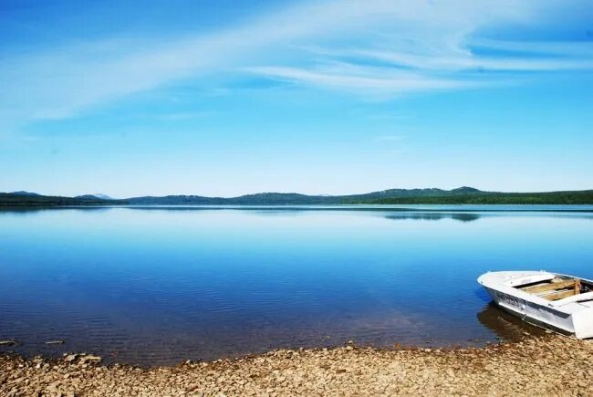 Озеро время работы. Пикник у озера Зюраткуль. Название озера в Зюраткуле. Зюраткуль Ардви вода. Озеро Уральская Рица Зюраткуль.