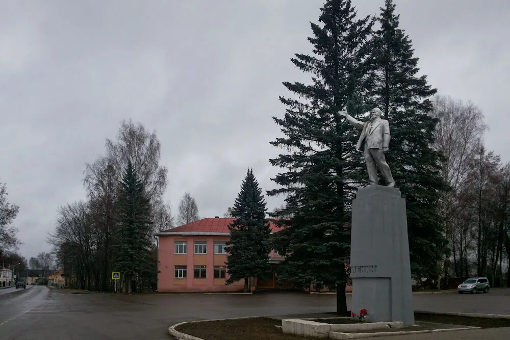 Погода демянск новгородская на неделю. Демянск Новгородская область. Город Демянск Новгородской области. Демянск площадь. Демянск Новгородская область памятники.