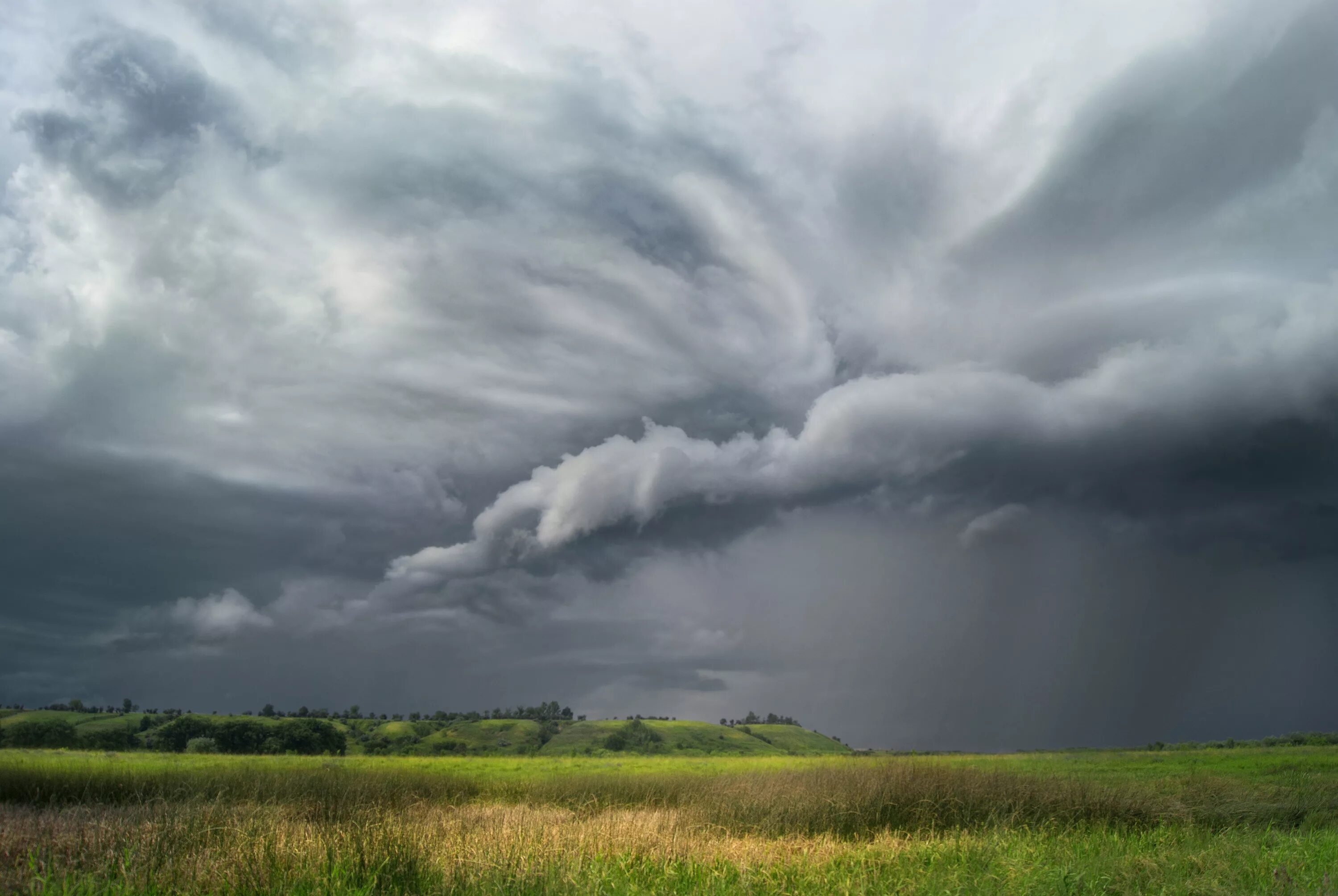 Буря над лугом. Cyclone Storm. Поле пасмурность 2к. "The approach of a Thunderstorm".