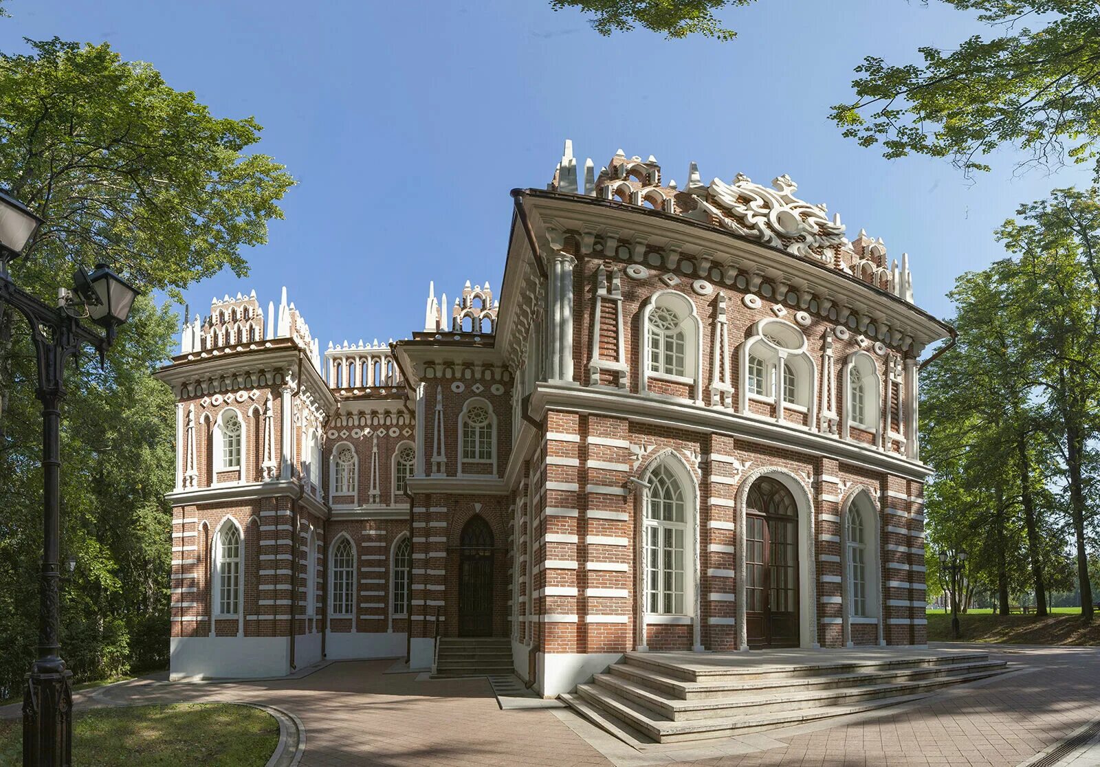 Средний дворец царицыно. Оперный театр царицыно. Оперный театр царицыно. Средний дворец оперный дом в царицыно. Оперный дом царицыно.