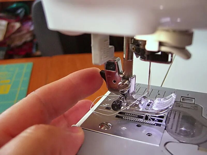 Почему швейная машинка не захватывает