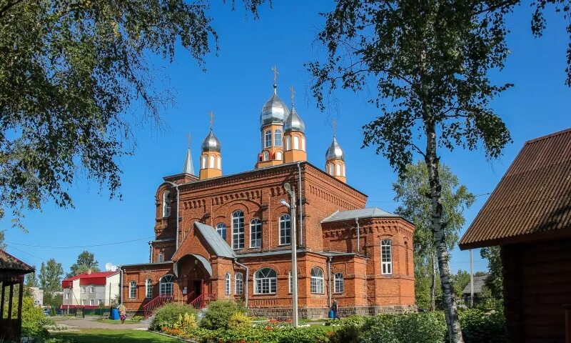 Церковь в Чудово Новгородской области. Чудово Казанская Церковь. Приход Казанской церкви Чудово Новгородской. Деревянная Церковь в Чудово Новгородской области. Чудово новгородская область телефоны