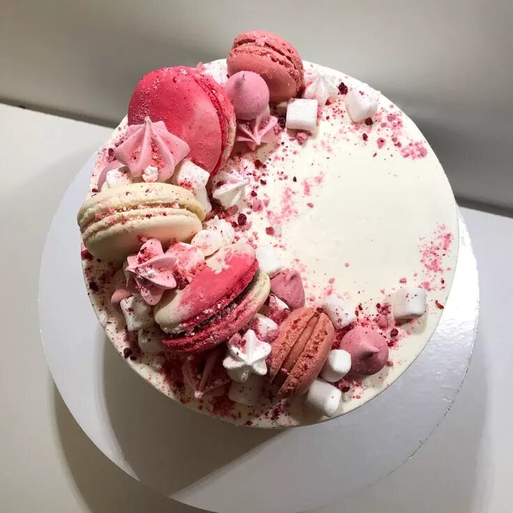 На данном изображении может находиться: еда 2 tier birthday cakes, Tiered cakes