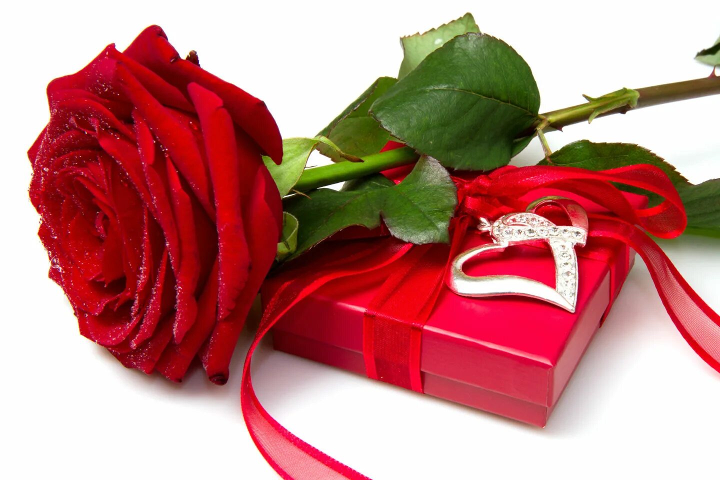Цветы в подарок. Красивые подарки для женщин. Розы подарок. Atirgullar ochdi chiroy
