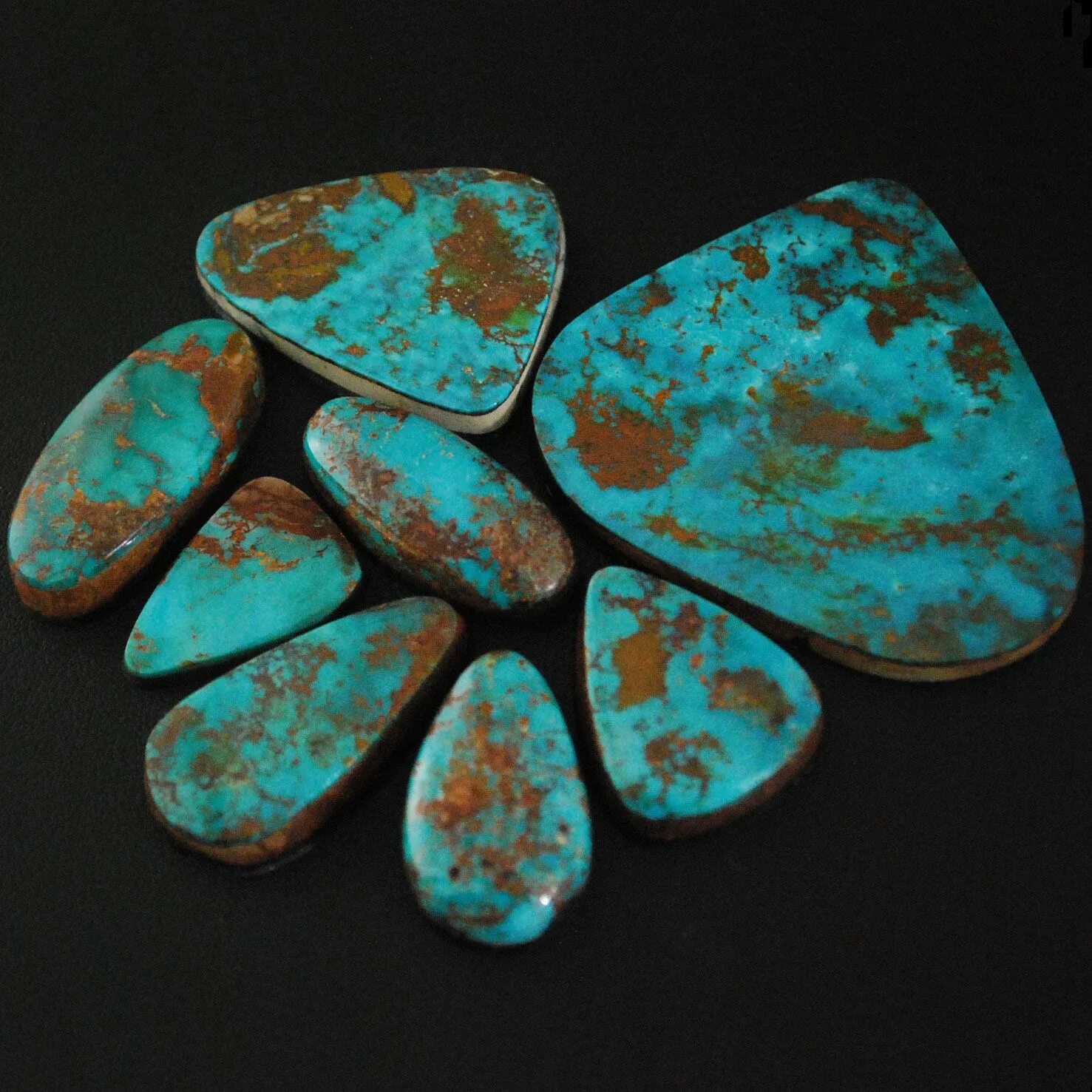 Минерал зелено голубого цвета. Natural Turquoise камень. Бирюза Неолит. Аризонская бирюза. Бирюза Иран.