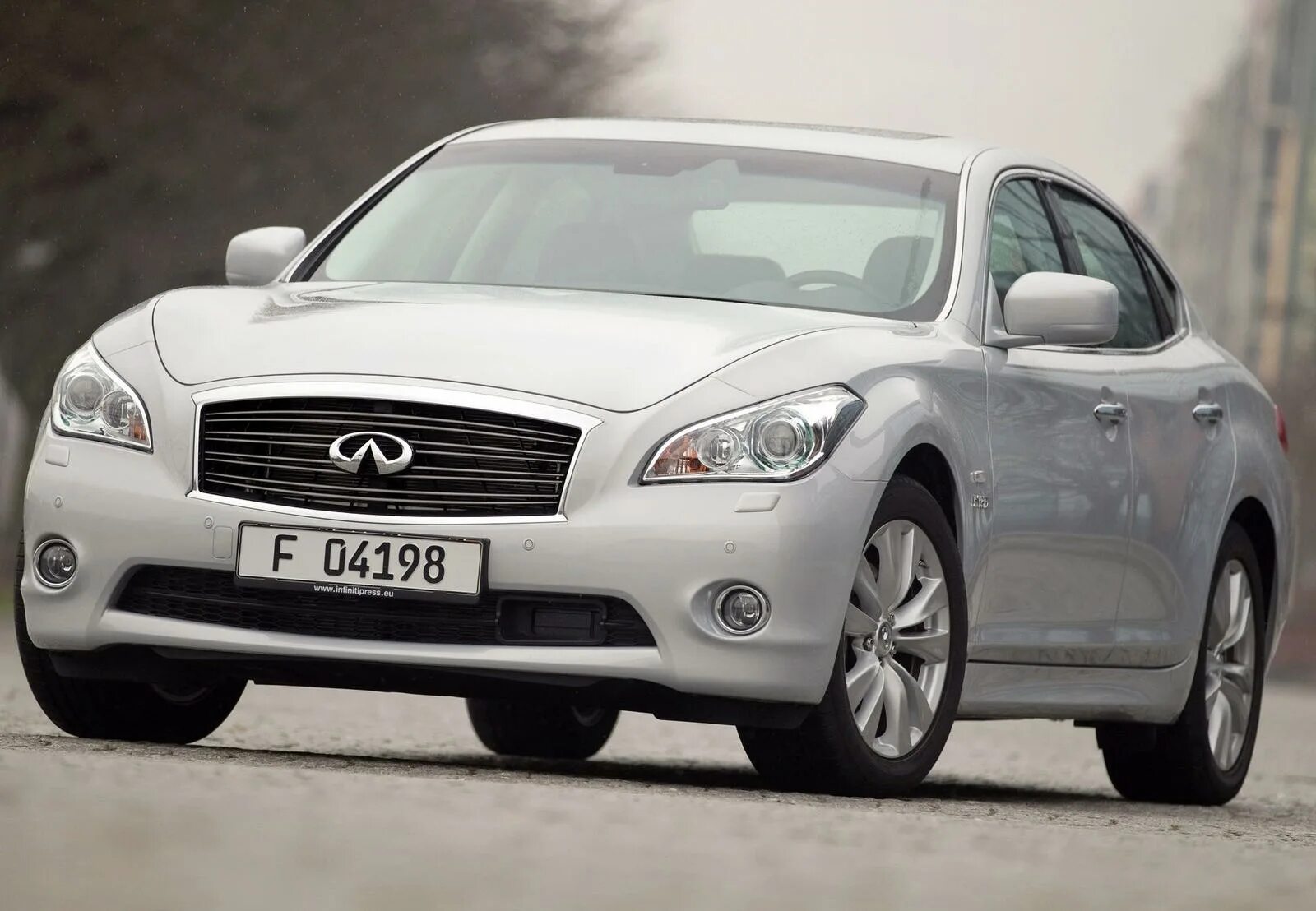 Телефон инфинити 40 про. Infiniti m35. Инфинити м35 2012. 2012 Infiniti m35h Hybrid. Инфинити м50.