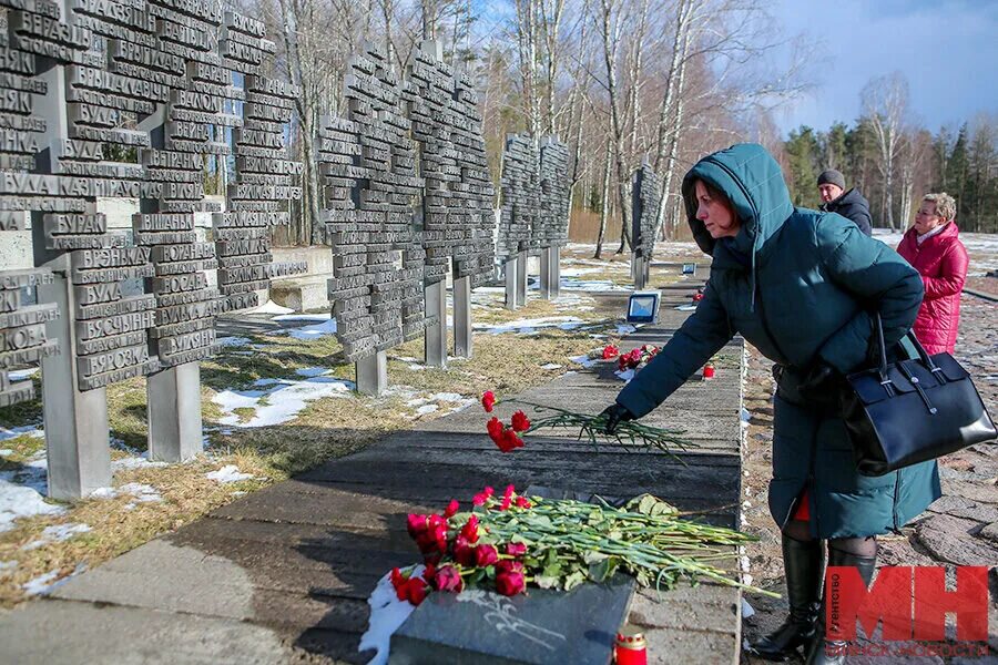 Хатынь когда произошла трагедия. Хатынь мемориальный комплекс. Хатынь Белоруссия. Минск Хатынь. Деревня Хатынь.