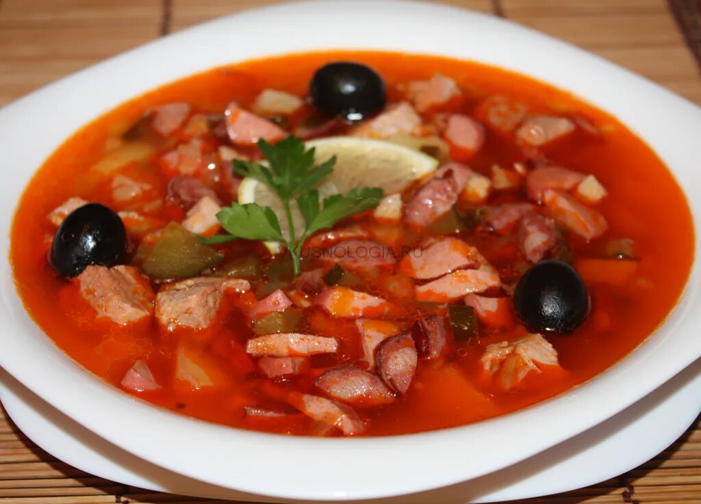 Солянка сборная с колбасой с картошкой. «солянка сборная мясная»; 250 г. суп солянка индигриенты. солянка сборная индигриенты. солянка с колбасой.