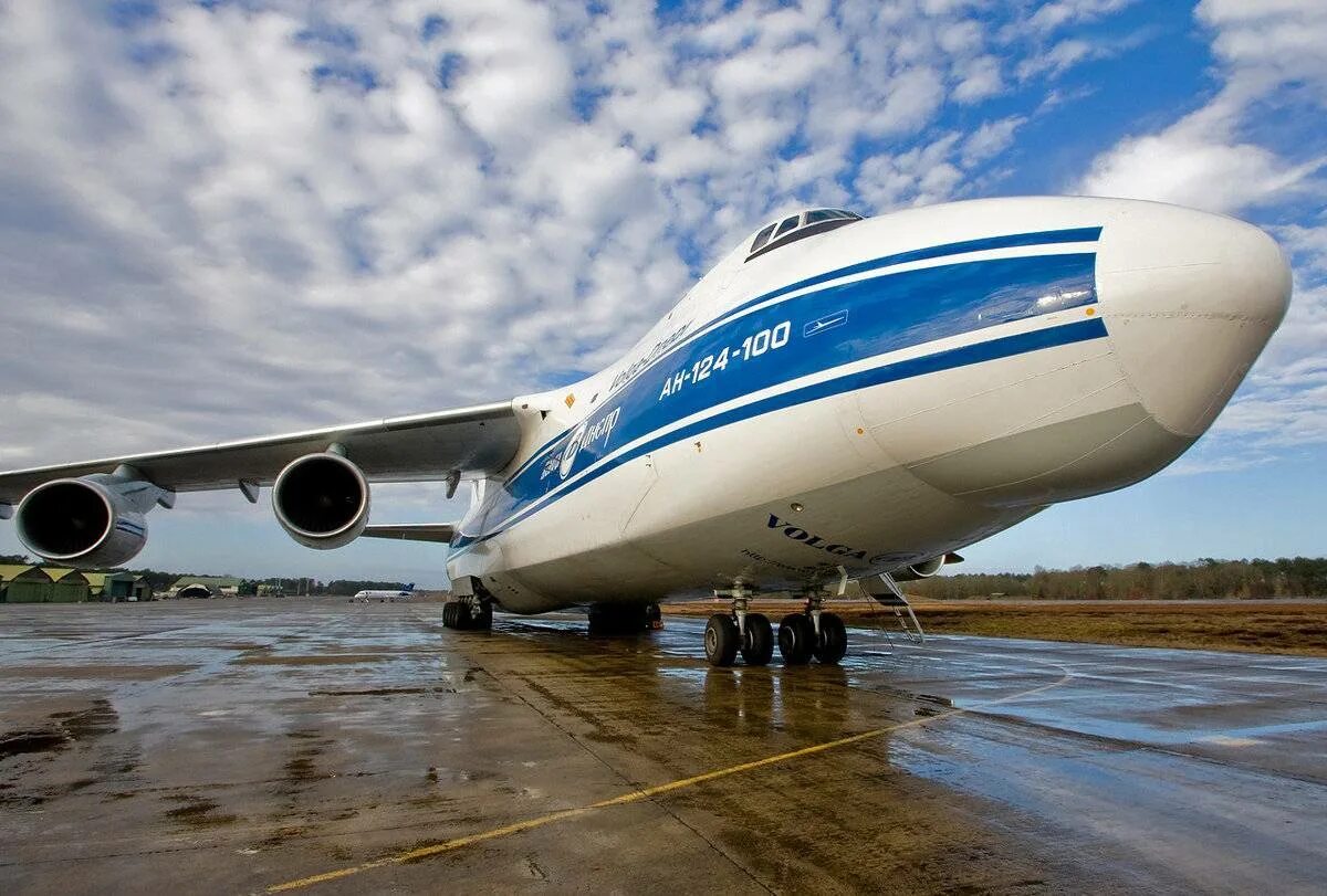 Первый грузовой самолет. АН-124 Волга Днепр. АН 225 Волга Днепр.