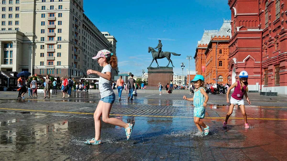 Жара в Москве 2017. Москва лето жара. Жаркое лето в Москве. Люди в Москве летом