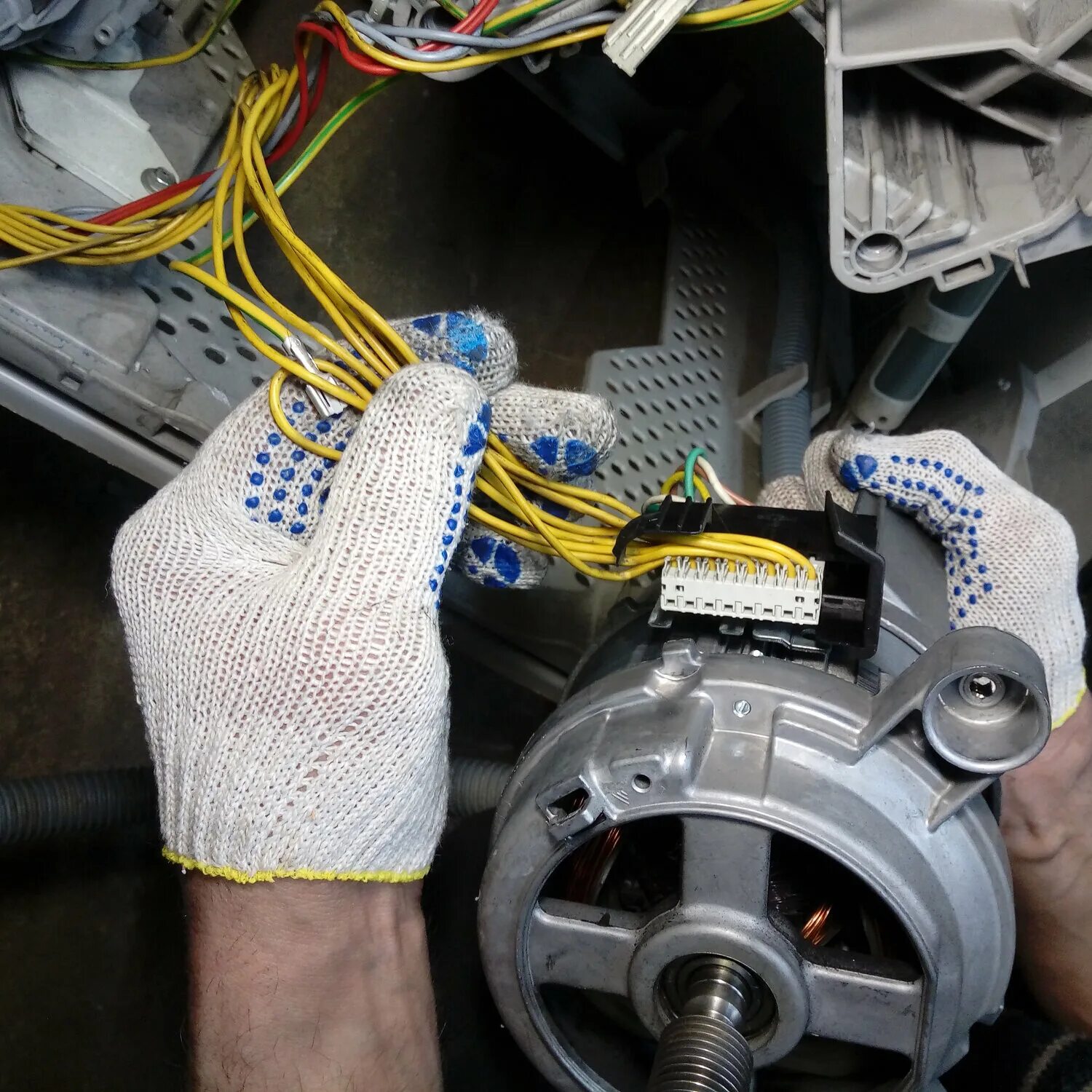 щетки двигателя (2 шт) для стиральной машины indesit type r c00196542. щеточный двигатель стиральной машины. щетки двигателя стиральной машины lg wd 10150 su. коллекторный бесщеточный электродвигатель. щетки на двигатель стиральной машины индезит.