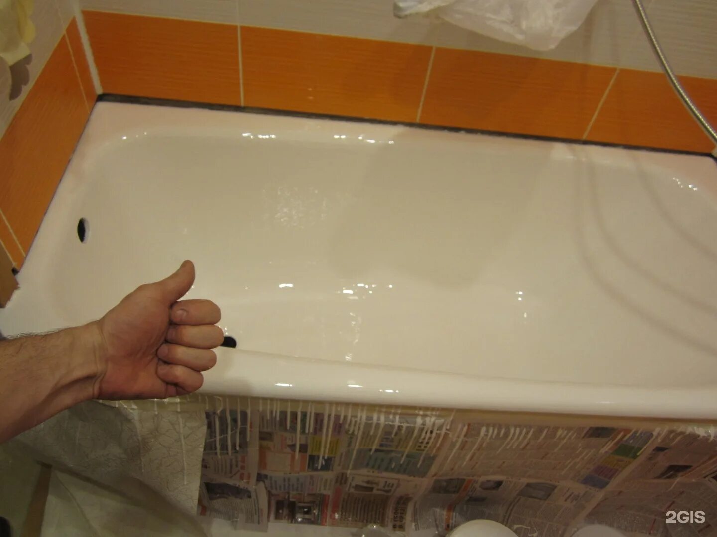 Реставрация ванн плитка. Реставрация ванн плитка. Реконструкция ванны эмалью. Реставрированная чугунная ванна. Акриловое покрытие старой ванны.