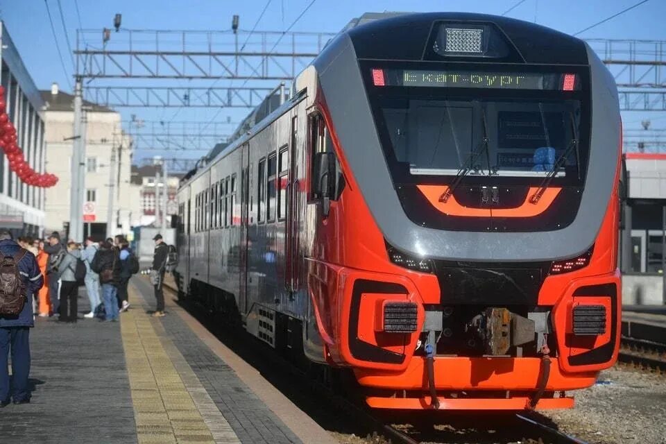 Орлан Челябинск Екатеринбург. Поезд Орлан Челябинск. Екатеринбург электропоезд Орлан. Электричка Орлан Екатеринбург Челябинск. Поезд екатеринбург анапа 2024 год