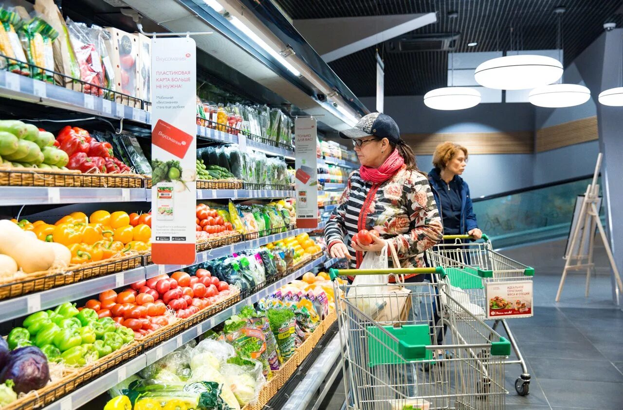продуктовый магазин внутри. продовольственные супермаркеты. маленький продуктовый магазин. продуктовый супермаркет. витрина продуктового магазина.