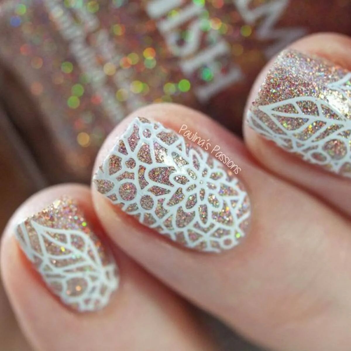 Розовый лак со стемпингом. Стемпинг для ногтей. Темпинг. Темпинг. Кружево на ногтях.