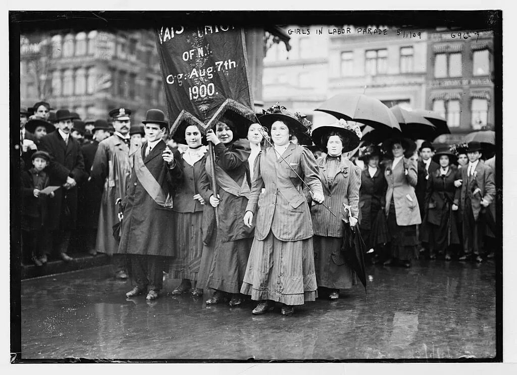 Суфражистки 1908. Первый Международный женский день. Международный женский день в США.