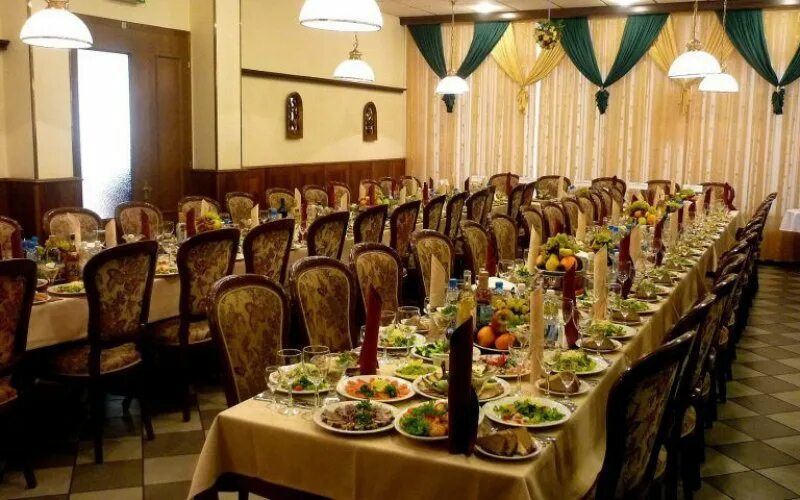 Ресторан золотоноша губкин официальный сайт. Золотоноша губкин. Гостиница лебедь губкин. Ресторан золотоноша город губкин меню. Кафе золотоноша губкин меню.