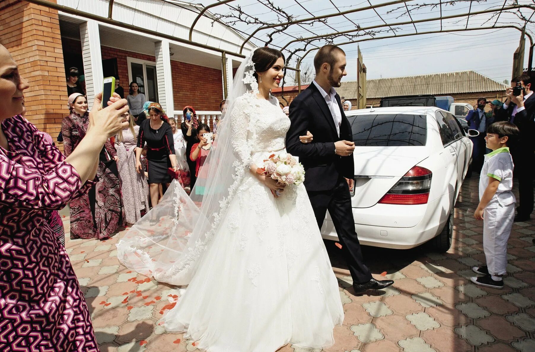 Чеченская свадьба. Свадьба в Чечне. Свадьба чеченцев. Чеченская свадьба невеста.