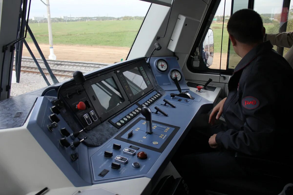 эп2к кабина машиниста. эп1м кабина машиниста. кабина машиниста электровоза эп1м. эп20 кабина машиниста. эп20 кабина машиниста.