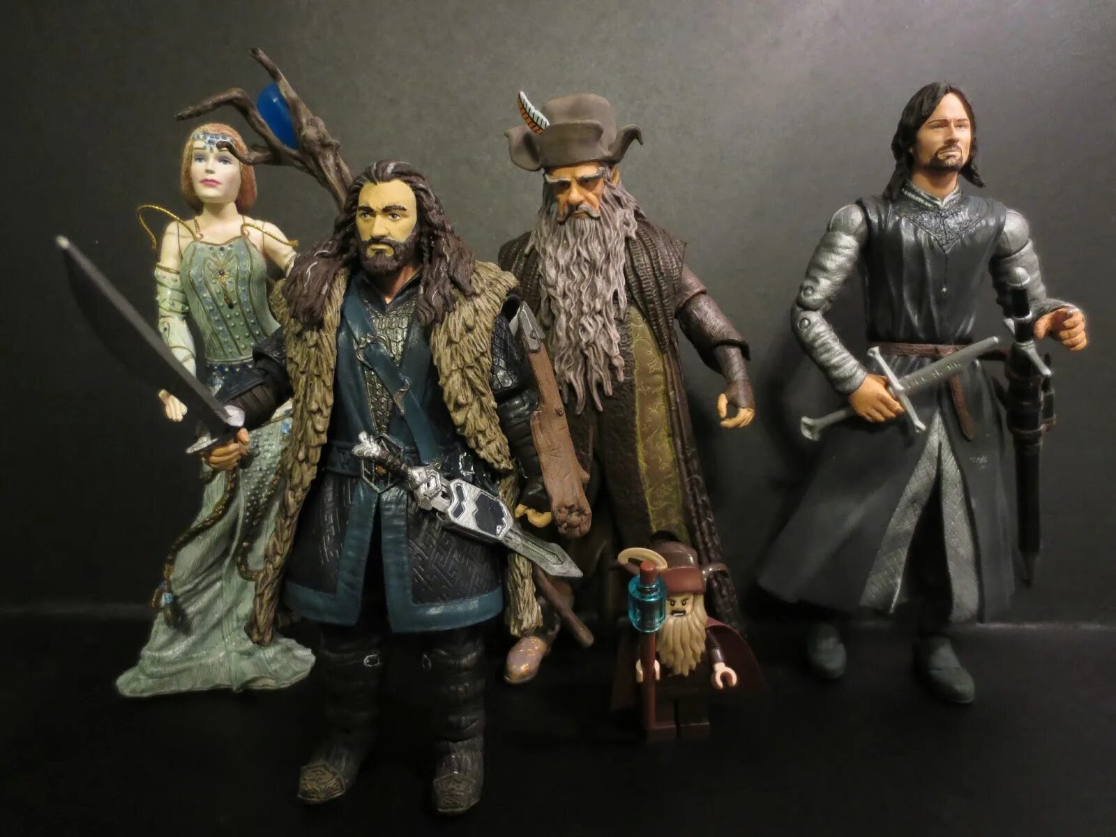 Лего фигурка хоббита бильбо бэггинса. Хоббит игрушка. Фигурки vivid хоббит. Хоббит игрушка. Игрушки из хоббита.