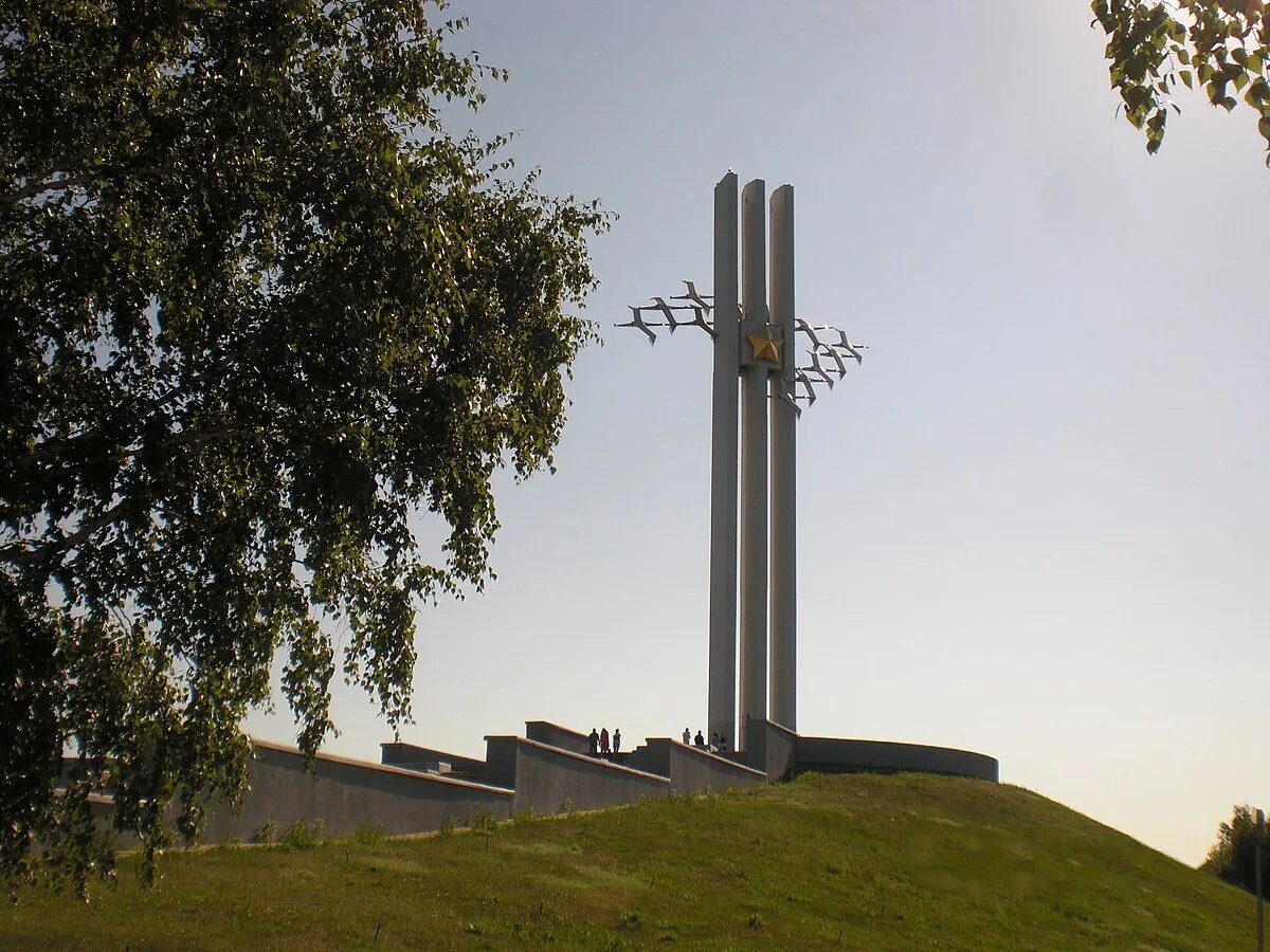 Парк победы соколовая гора. Памятные места саратова. Достопримечательности саратова фото. Памятные места саратова. Памятные места саратова.