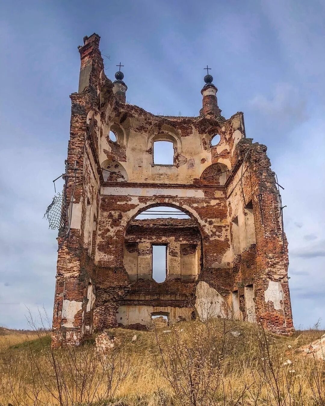 Разрушающая красота. Покровская Церковь Бежецкий район. Присеки Бежецкий район. Бежецк Тверская область Церковь. Заброшенные церкви Бежецкого района.