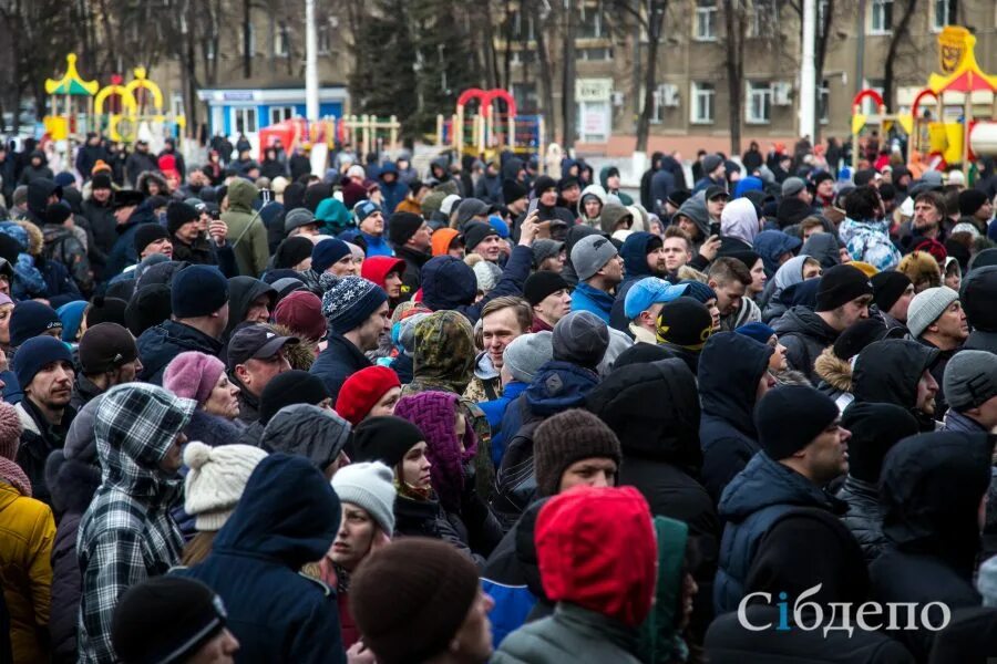 Представители инициативной группы. Митинг после пожара в зимней вишне Кемерово.