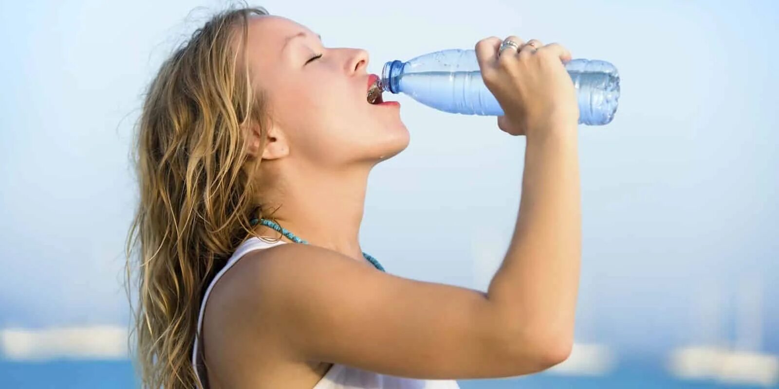 Пить воду. Утоление жажды. Человек пьет воду. Жажда пить. Is was very thirsty