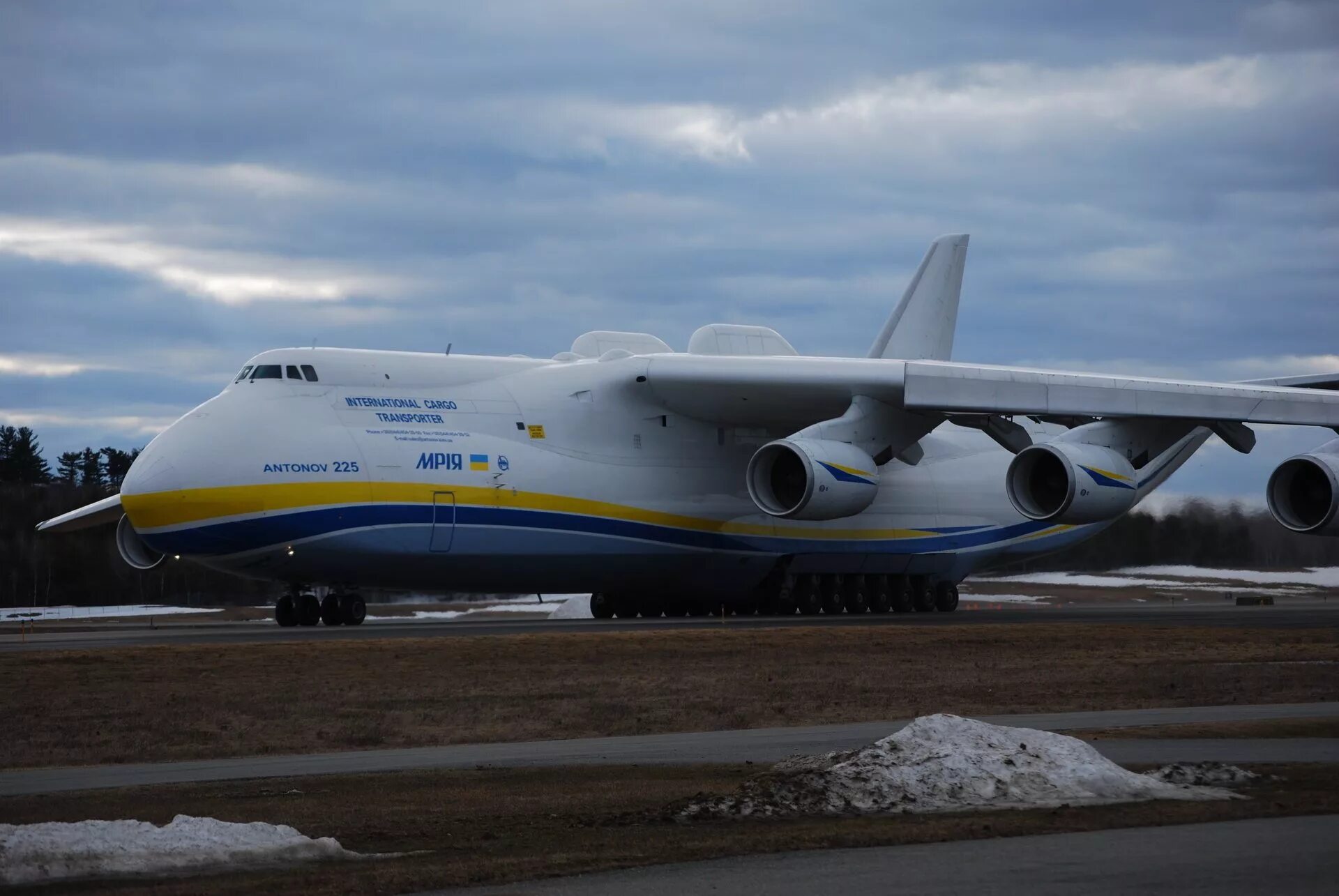 Украинский самолет. АН-225 Мрия. Антонов Мрия АН-225. Самолёт Антонов 225 Мрия. Грузовой самолет АН 225 Мрия.