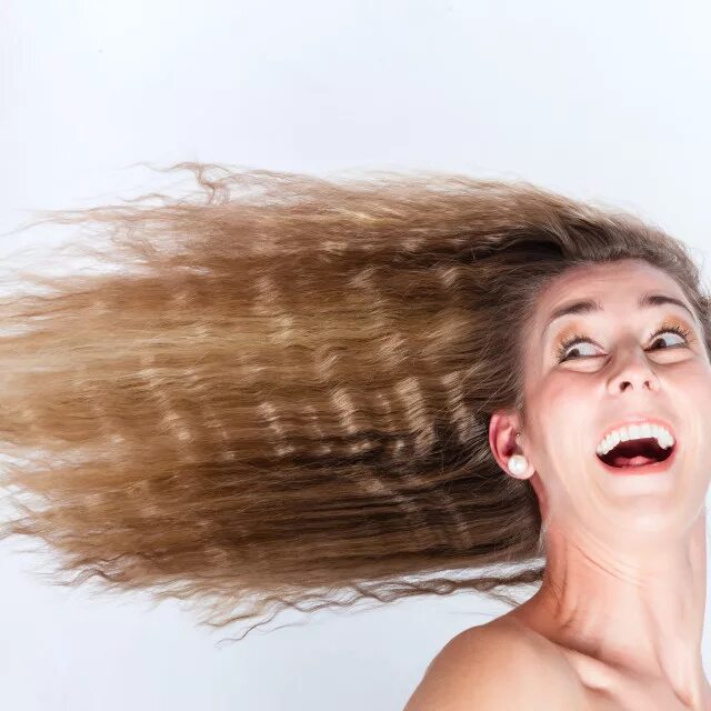 Выпадение волос. Волосы назад от ветра. Прическа зачес назад женская. Бегу волосы назад. Почему волосы назад.