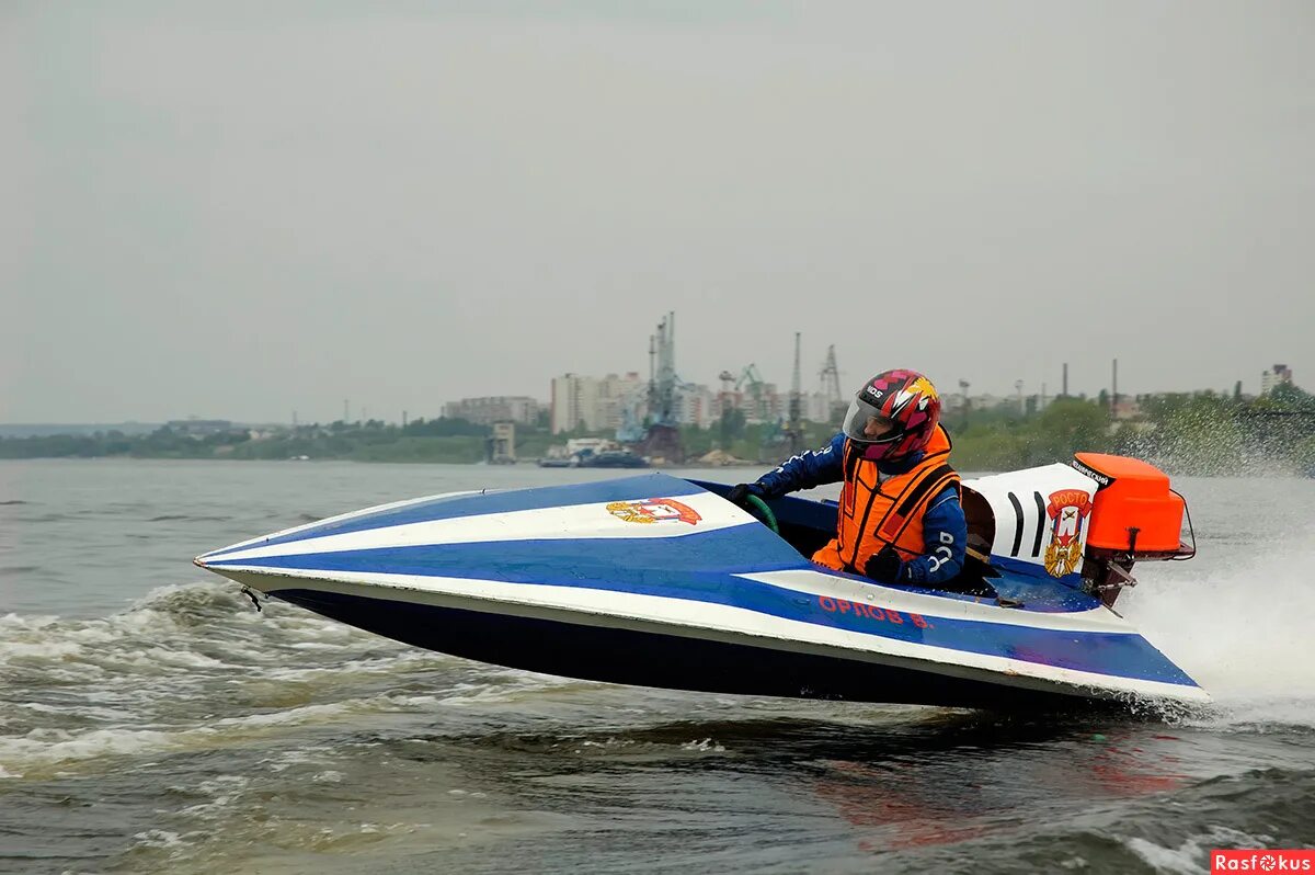 Легкая гоночная лодка. Мотолодка gt-30 водно-моторный спорт. Водномоторный спорт глиссера. Водмоиорный мотоный спор.